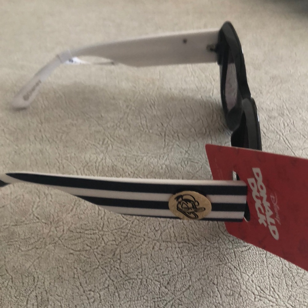 Disney Donald Duck adult sunglasses new - Picture 6 of 6